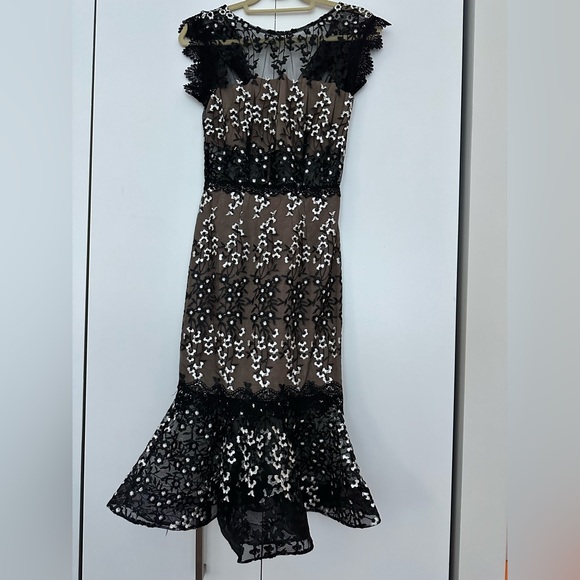 Bronx and Banco Black and White Dress with Flutter Cap Sleeves and Flare - Picture 1 of 2